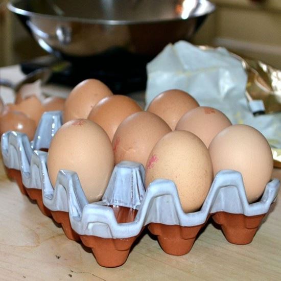 Picture of Ceramic Egg Holder - 12 Eggs - White